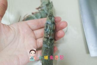 虾开背去虾线备用