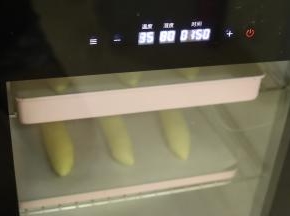启动发酵箱，温度为35度，湿度80度，时间30-35分钟。