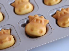 出炉后脱模，放晾架上放至凉透。