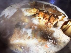 倒入老抽