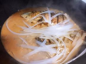 放入泡发的粉条