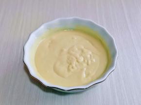 用手动打蛋器打至均匀，且无干粉，提起打蛋器顺滑低落即可。