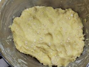 8.混合均匀成团即可