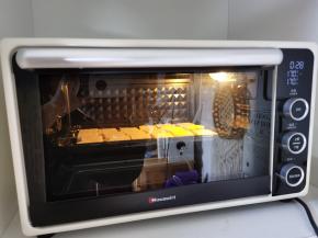 12.烤箱提前预热170度，烘烤15分钟左右，刚出锅的曲奇比较软，等凉透后再取下来