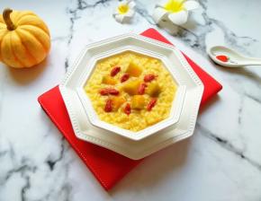 在砂锅里焖一会儿再盛出。