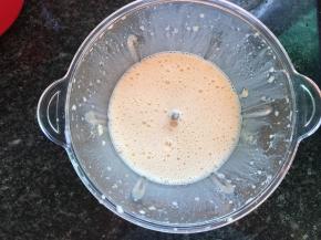 搅拌成细腻的奶昔