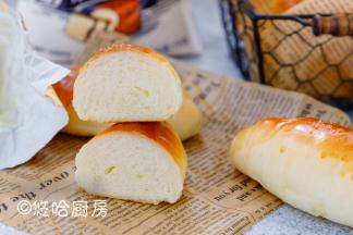 烘烤后的面包放凉后切开看看，效果不错。