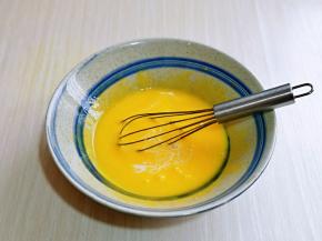 再加入牛奶继续打均匀至看不到牛奶。