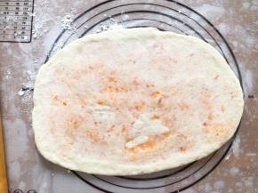 用擀面杖擀成长方形