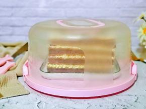 做好的感到，最好放入蛋糕盒中，入冰箱冷藏3-4小时再切开，这样奶油不易变形。