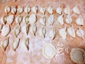 全部包好后，锅中烧水