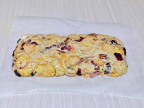 取戴上食品手套，可以用手揉揉，擀面杖擀擀，平整即可，晾凉。(最好彻底晾凉后再切，那样切出来才会整齐，漂亮)