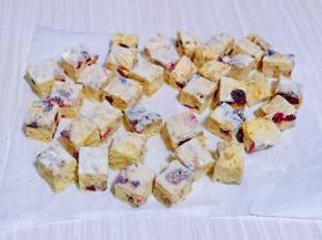 再切出自己想要的形状及大小即可。