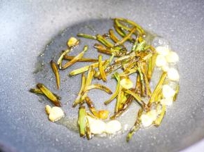 枯黄即可。