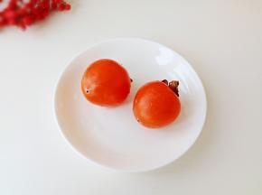 柿子洗净。