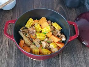 撒上葱花即可食用，可以把锅端上桌呦～寒冷的冬天还有保温效果，大爱。