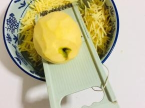 用刨子擦成丝备用！