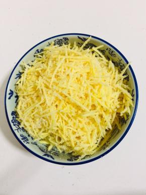 用筷子搅拌均匀腌制半小时左右！