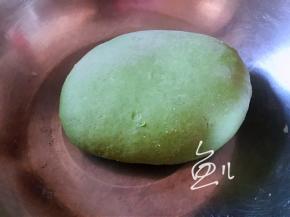 静置10分钟后，将面团揉光滑，醒面1小时