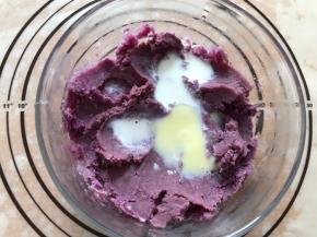 加入炼乳和牛奶