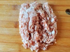 猪肉剁碎