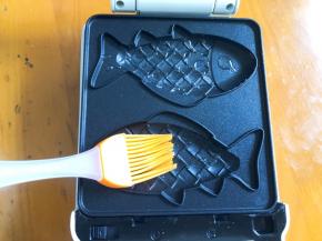 轻食机预热3分钟，刷油