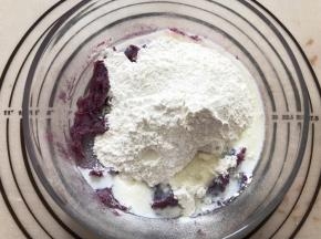 加入牛奶和糯米粉