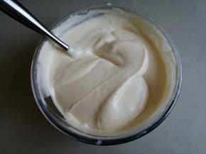 翻拌成顺滑有光泽的蛋糕糊