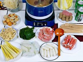 晒一张菜品，怎么样，算不算精致，大部分都是朋友带来的，朋友说我有锅，她带菜哈哈～