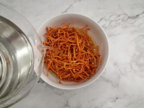 然用水浸泡一下