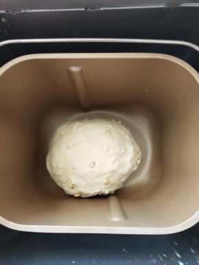 6、滚圆后进行基础发酵，大概40分钟。发酵到2倍大。