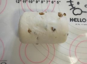 10、从上往下卷起，收紧封口。