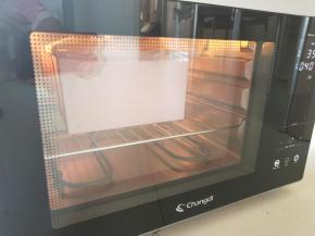 12、长帝蒸烤下启动发酵模式，将土司盒放进去进行二发。