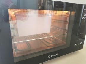 12、长帝蒸烤下启动发酵模式，将土司盒放进去进行二发。