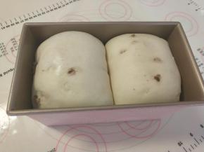 13、发酵到9分满，烤箱上下火180度，35分钟左右，上色及时加盖锡纸，防止上色过度。