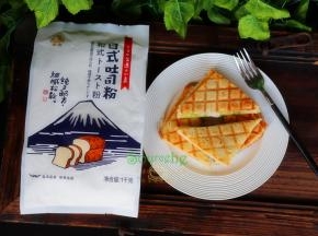 烤好之后，对角切开。