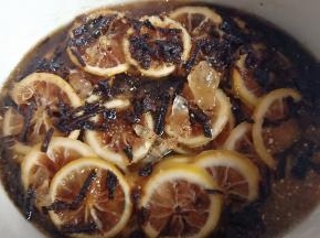 电炖盅炖煮16个小时以上即可。中间可以开盖搅拌，但一定不能把水滴入锅内。