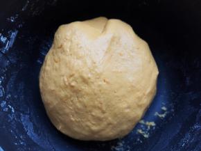 揉成光滑的面团