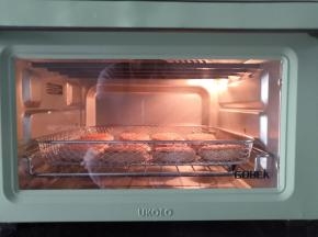 放入烤箱下层150度20分钟