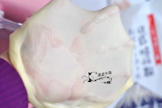 直到面团可拉出手套膜。