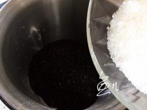 放入白砂糖