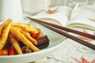 不论你是佐酒，还是配米饭，抑或追剧，都是最佳选择，不仅美颜，还解馋。