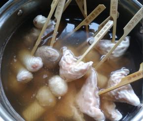 5 放入串串煮熟即可