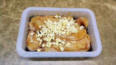 放了蒜蓉拌均匀腌20分钟