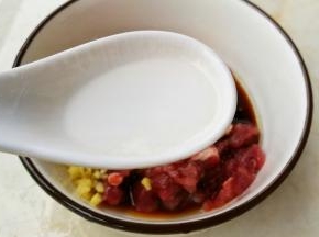 一勺料酒。