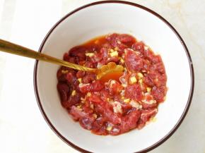 拌匀腌制15分钟。