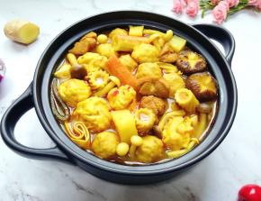 #不吃火锅怎么算过冬#，美味的咖喱丸子火锅吃起来。