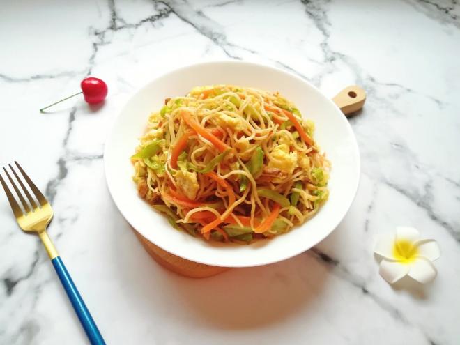 蔬菜鸡蛋炒细面