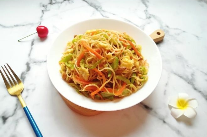 蔬菜鸡蛋炒细面