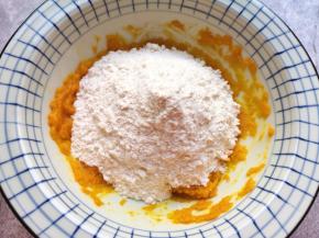 加入中筋面粉。